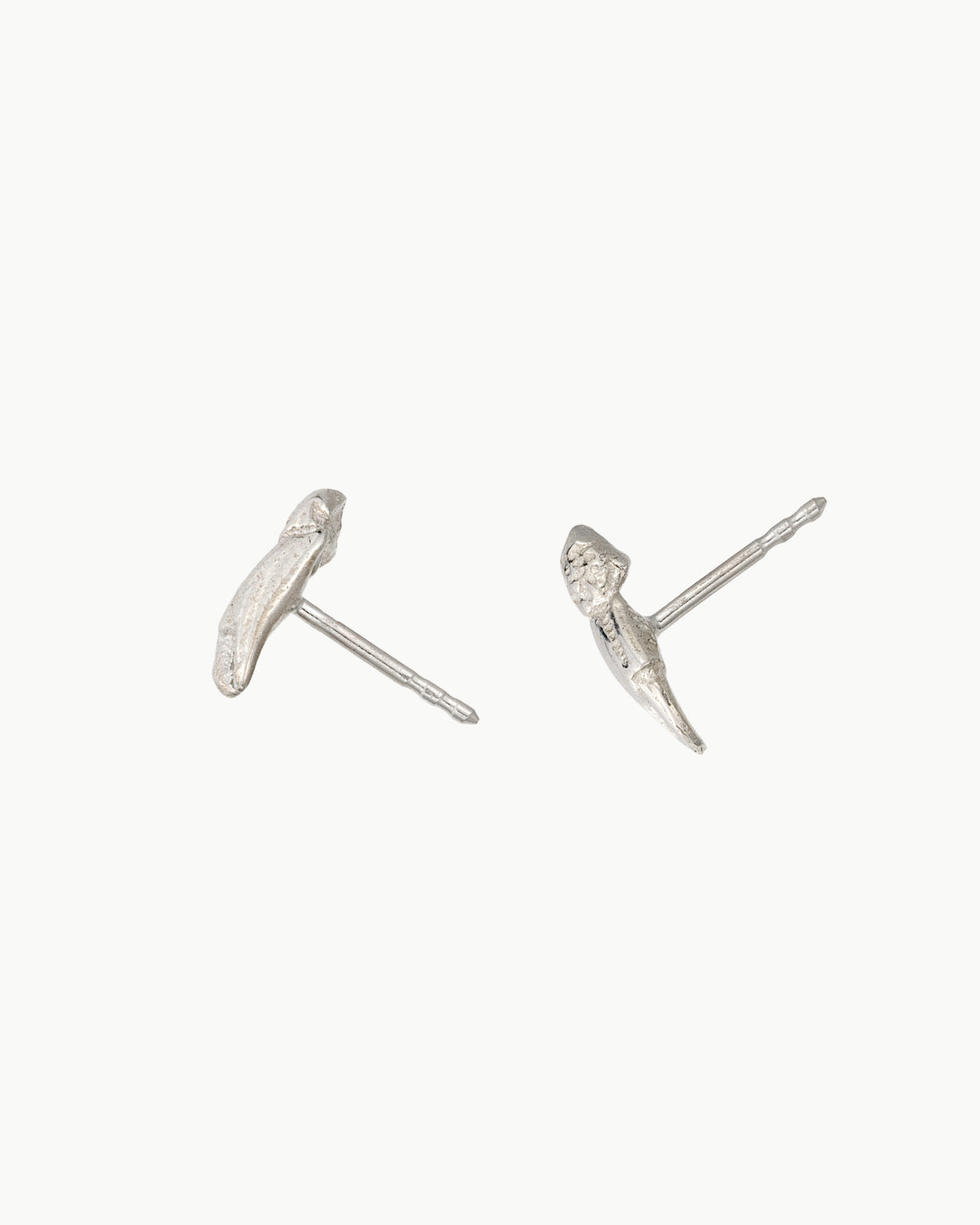 Crab Claw stud earrings medium