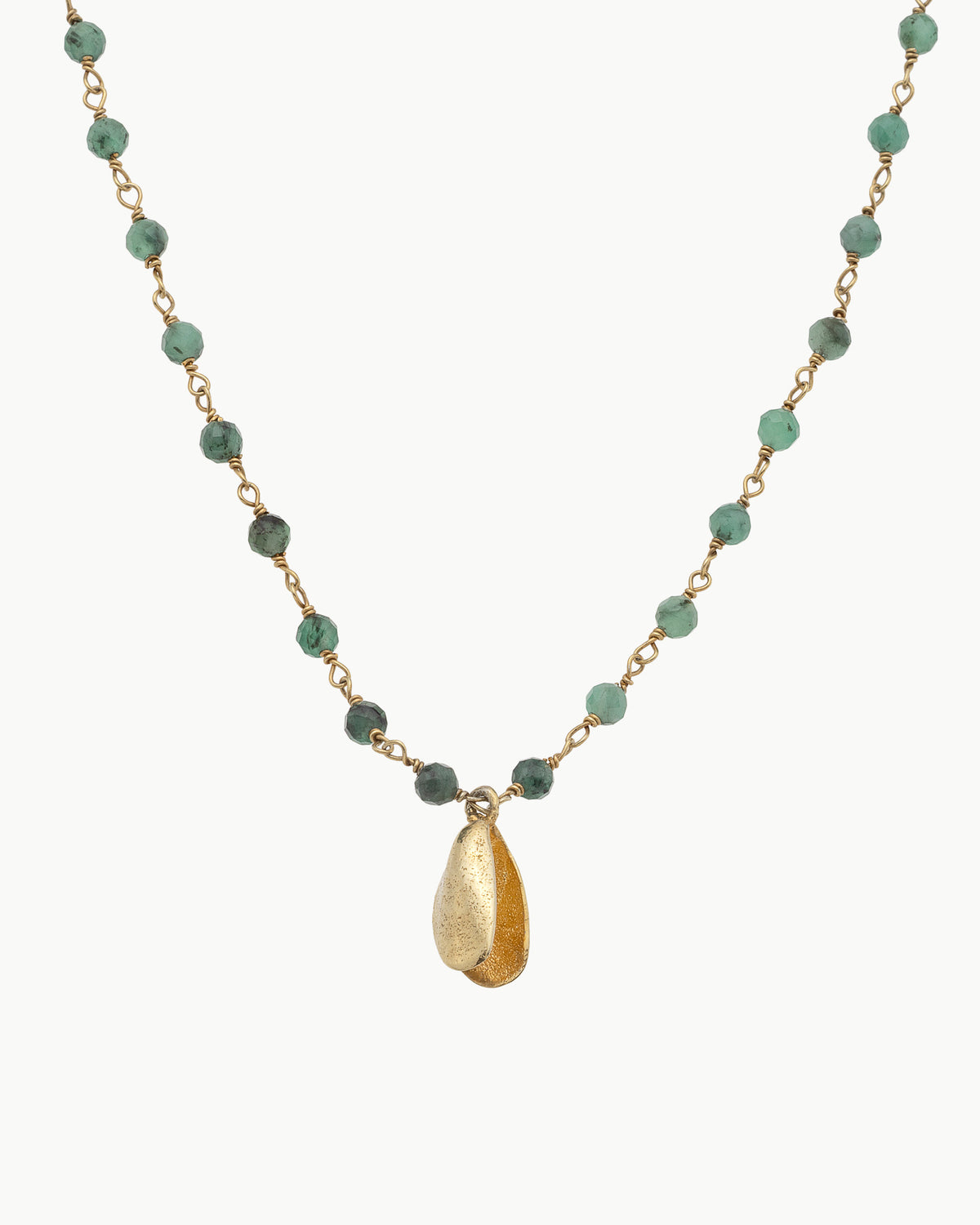 Moule necklace with emerald chain