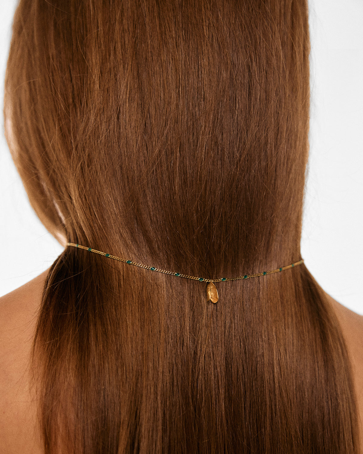 Moule necklace with enamelled chain