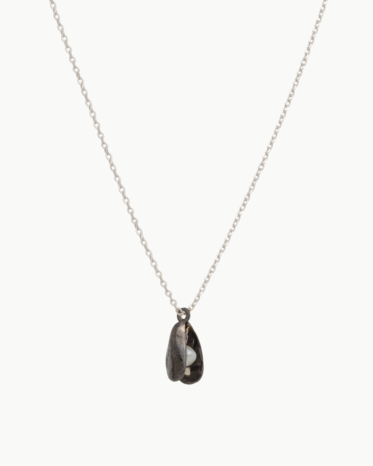 Moule et Perle necklace