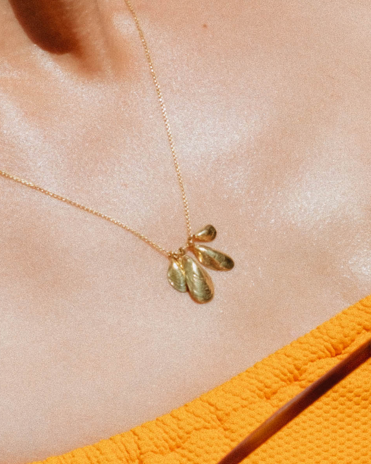 Cinq Moules necklace